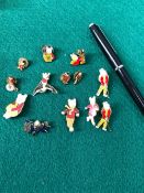 A MONTBLANC JUNIOR FOUNTAIN PEN, AND A COLLECTION OF RUPERT BEAR PIN BADGES.