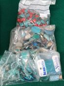 A LARGE QUANTITY OF TURQUOISE COSTUME BEADS, JEWELLERY FINDINGS AND COMPONENTS FOR CRAFTING.