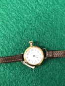 A 14ct GOLD VINTAGE LADIES WALTHAM WRIST WATCH ON A LEATHER STRAP.
