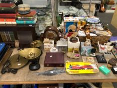 A BAKELITE CASED RADIO, VARIOUS SCALES, ENID BLYTON AND OTHER BOOKS, A CLOCK, CUFFLINKS AND