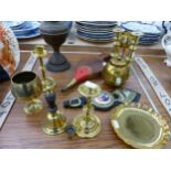 A SMALL COLLECTION OF VINTAGE BRASS WARES