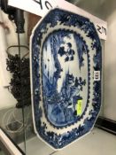 AN 18th CENTURY CHINESE BLUE AND WHITE PLATTER PAINTED WITH ISLAND SCENES