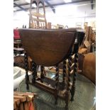 A SMALL OAK GATE LEG TABLE