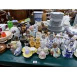 A LARGE QUANTITY OF ANTIQUE PORCELAIN NODDING HEAD FIGURES, WORCESTER AND OTHER DINNER WARES, ETC.