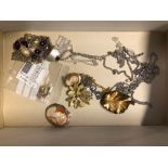 A COLLECTION OF SILVER CHAINS, COSTUME JEWELLERY AND 10 AND 14ct GOLD CHAINS AND VARIOUS GOLD