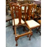 A SET OF QUEEN ANN STYLE DINING CHAIRS