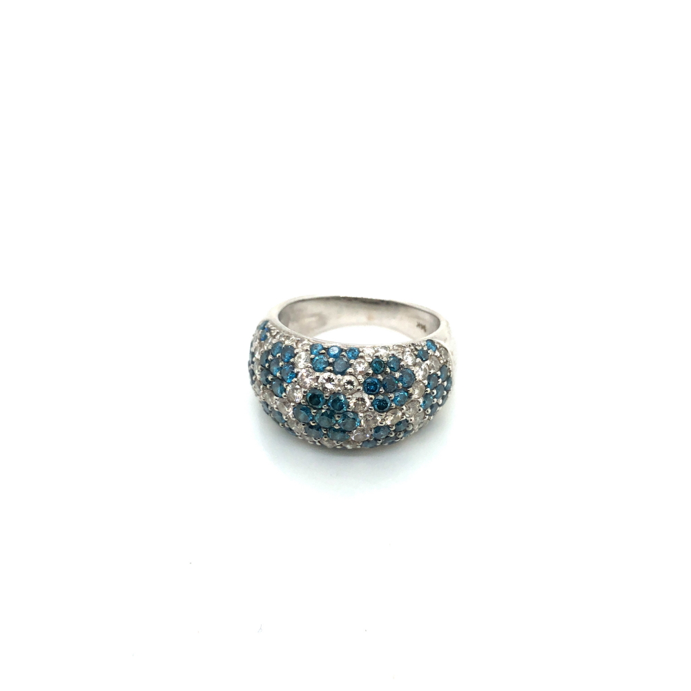 A BLUE AND WHITE DIAMOND BOMBE RING. THE BLUE DIAMONDS CREATING FLORAL CLUSTERS AMONGST THE ROUND - Image 2 of 4