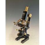 A MAHOGANY CASED CARL ZEISS MONOCULAR MICROSCOPE Nr 60235 WITH FOUR OBJECTIVES ROTATABLE ABOVE THE