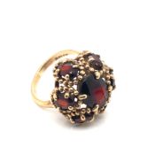 A VINTAGE 9ct HALLMARKED GOLD GARNET RAISED CLUSTER RING. FINGER SIZE L 1/2. WEIGHT 6.56grms.