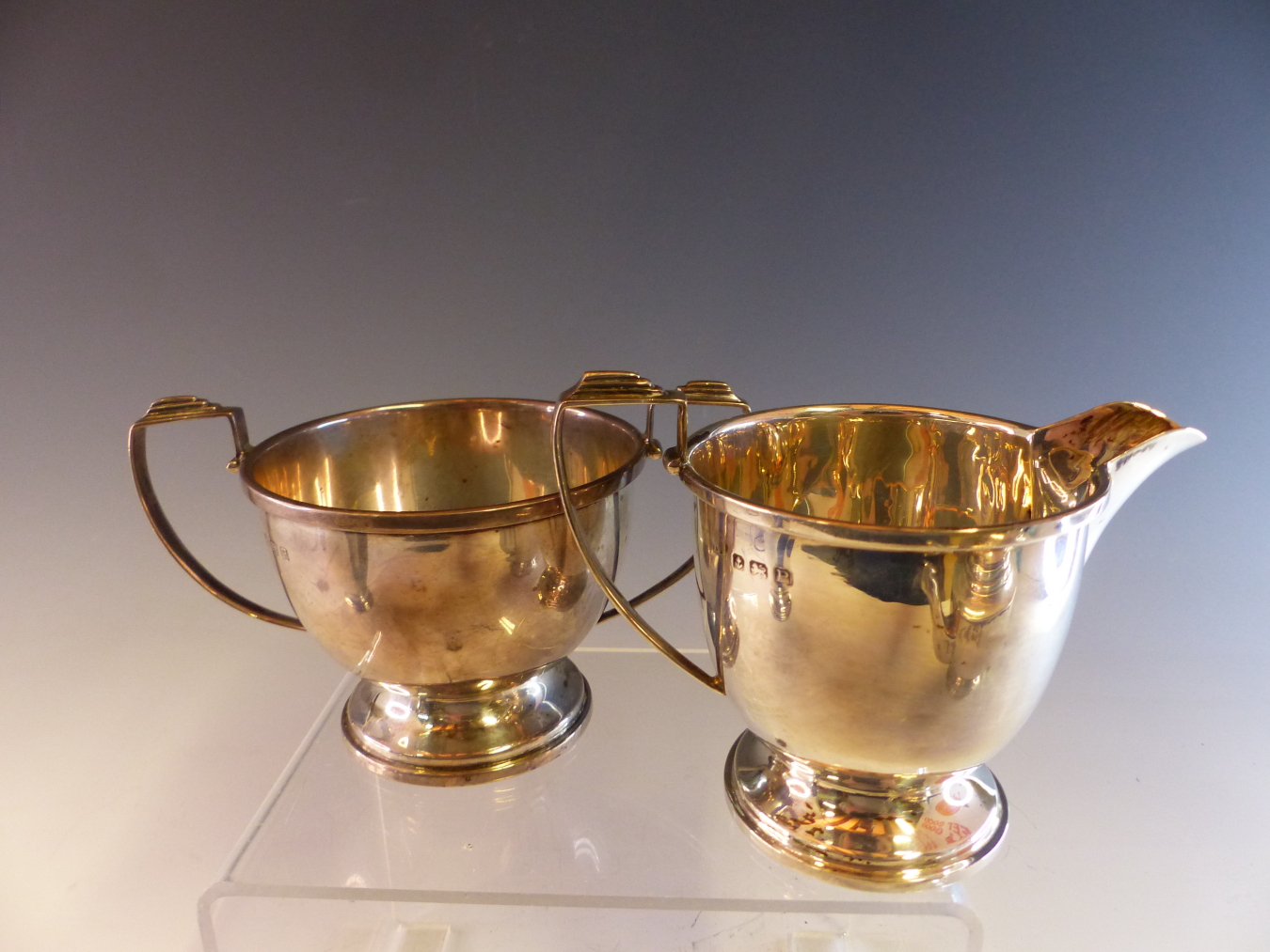 A SILVER FOUR PIECE TEA SET BY ERNEST HAYWOOD, BIRMINGHAM 1939, EACH WITH STEPPED CIRCULAR FEET, THE - Image 2 of 8