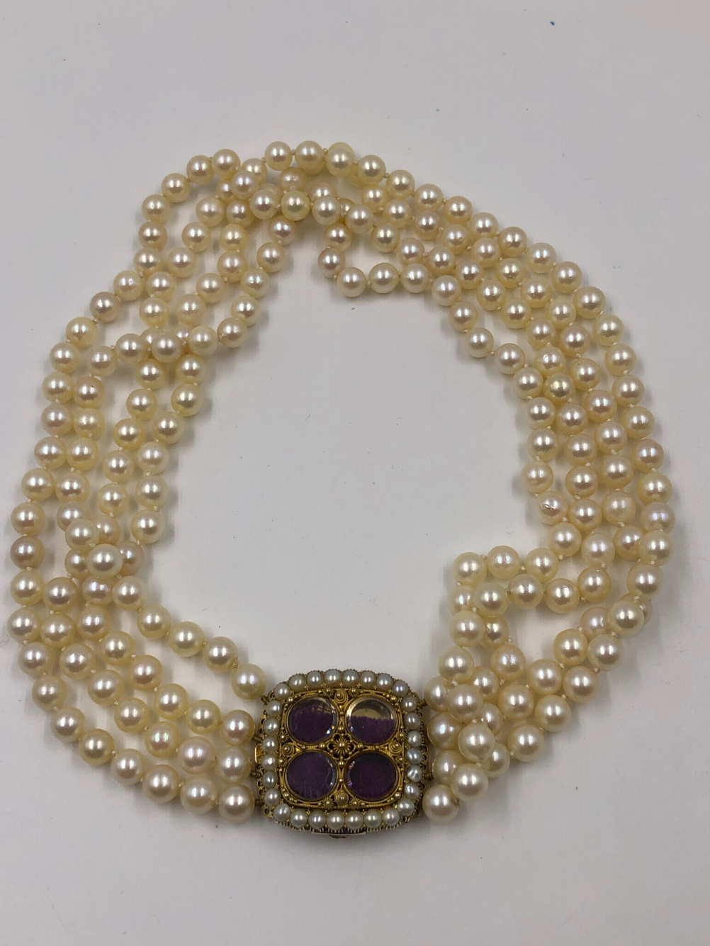 AN ANTIQUE FOUR ROW CULTURED PEARL CHOKER NECKLACE WITH GLAZED FOUR PANEL PEARL SET ORNATE CLASP. - Image 9 of 11