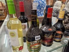 WINE AND LIQUEURS: TWO BOTTLES OF BAILEYS, ONE OF TIA MARIA, TWO WHITE WINES AND TWO RED