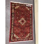 A PERSIAN HAMADAN RUG. 169 x 102cms