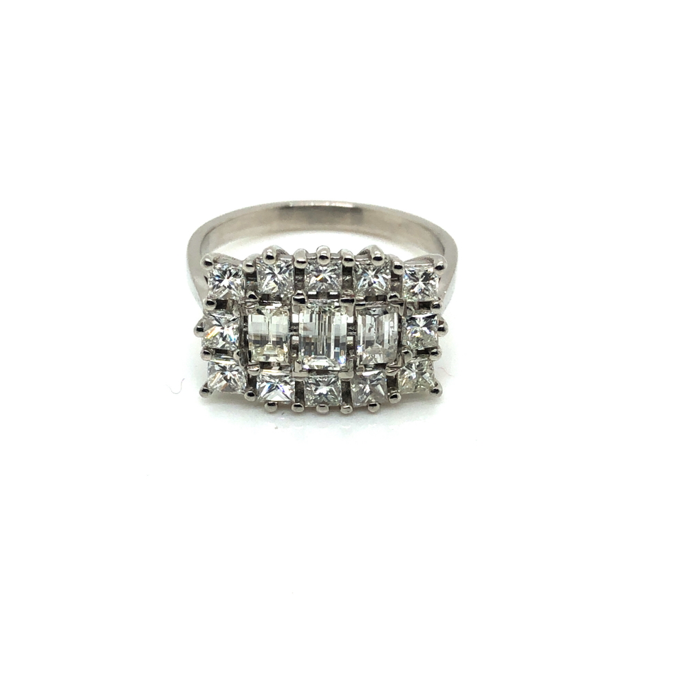 A PRINCESS AND EMERALD CUT HORIZONTAL DIAMOND CLUSTER RING. UNHALLMARKED, ASSESSED AS PLATINUM. - Image 2 of 3