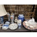 A COLLECTION OF CHINESE AND JAPANESE CERAMICS, TO INCLUDE: A BLUE AND WHITE VASE AS A TABLE LAMP,
