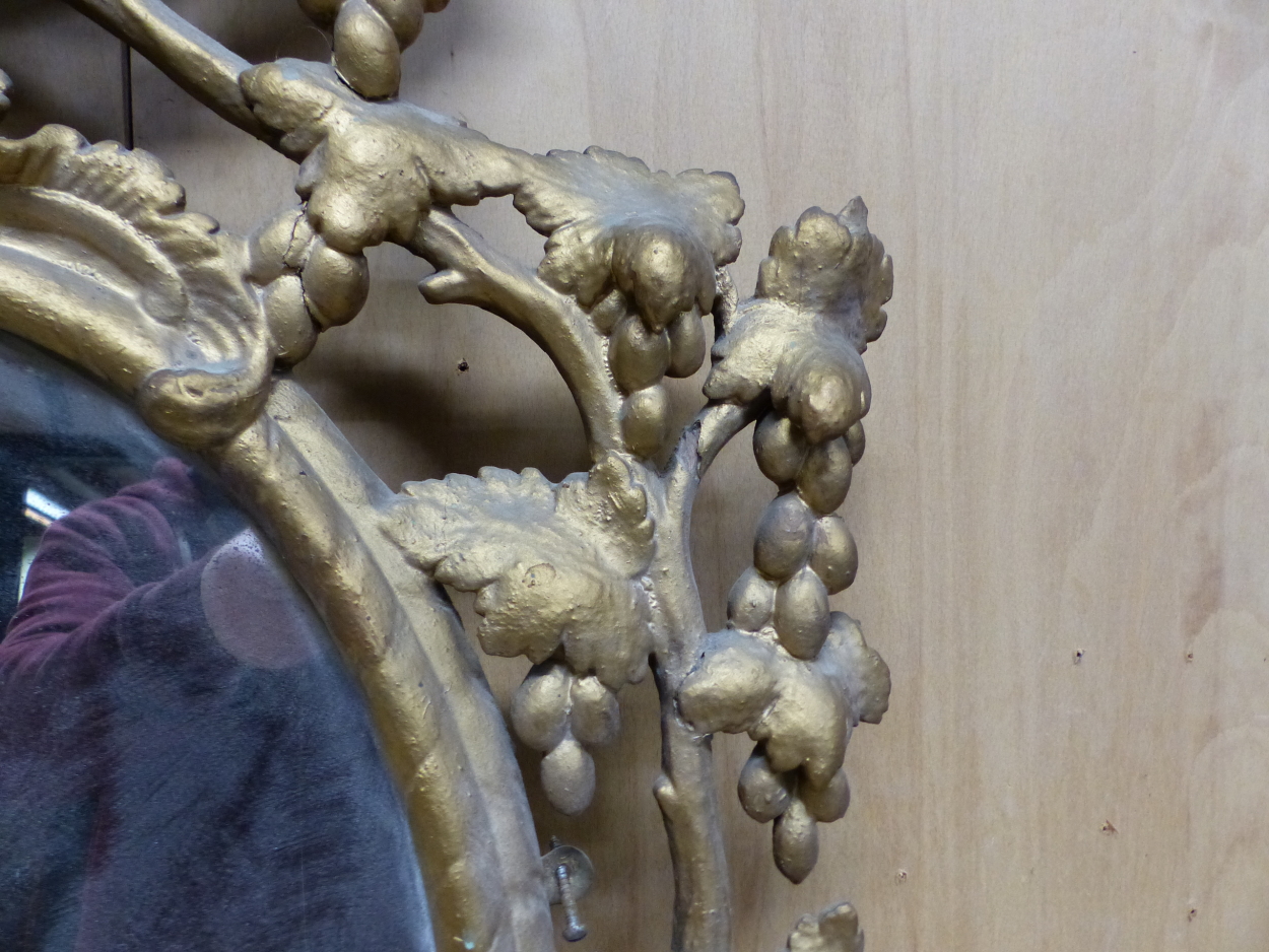 AN OVAL MIRROR IN A LATE 18th C. GILT FRAME PIERCED AND CARVED WITH GRAPE VINES. 95 x 64cms. - Image 9 of 12