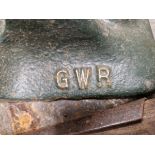 A GREAT WESTERN RAILWAY GREEN PAINTED IRON RAIL CLAMP TOGETHER WITH AN IRON HOOK INSTRUMENT
