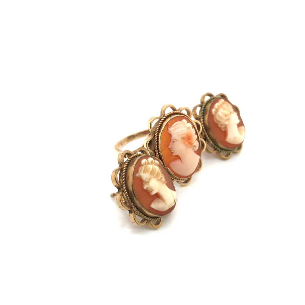 A HALLMARKED 9ct GOLD PORTRAIT CAMEO RING AND A PAIR OF SIMILAR STYLE 9ct GOLD STUD EARRINGS. RING - Image 2 of 3