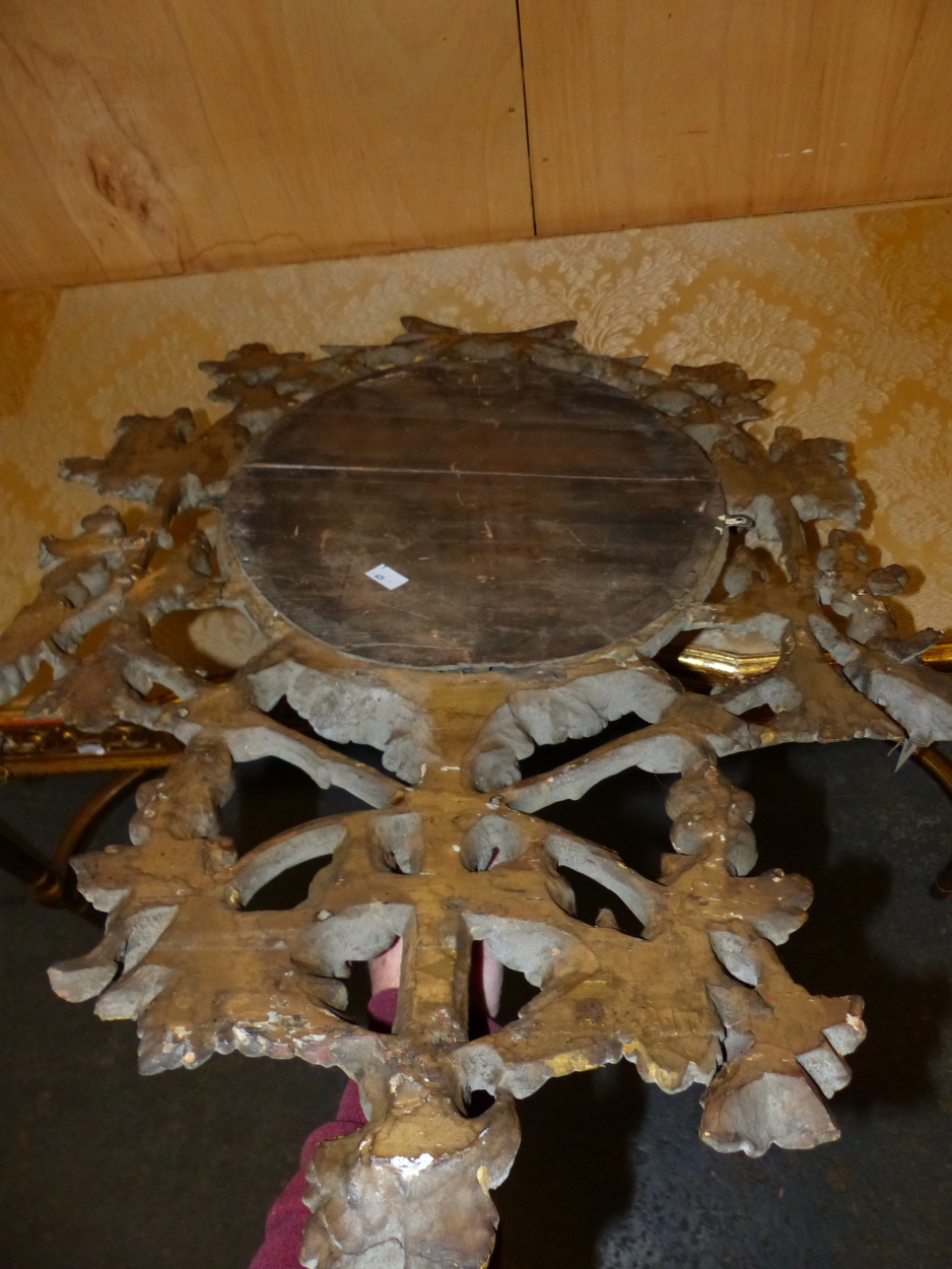 AN OVAL MIRROR IN A LATE 18th C. GILT FRAME PIERCED AND CARVED WITH GRAPE VINES. 95 x 64cms. - Image 10 of 12