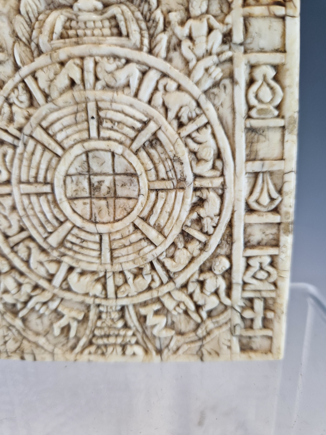 A TIBETAN ELEPHANT TOOTH PANEL CARVED WITH AN ASTROLOGICAL CALENDAR OR KALACHAKRA, THE WHEEL - Image 5 of 6