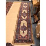 AN ANTIQUE PERSIAN SERAB RUNNER. 418 x 100cms