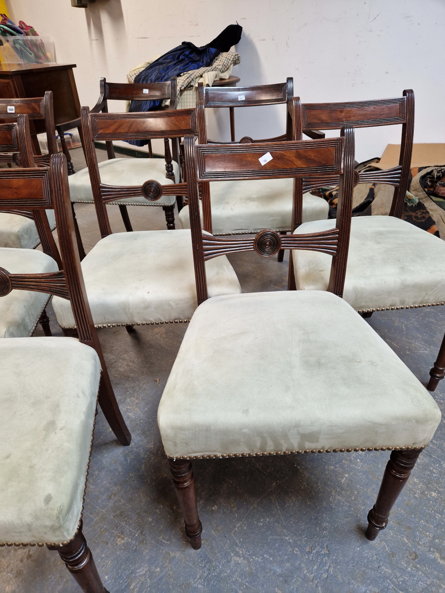 A SET OF EIGHT EARLY 19th C. MAHOGANY CHAIRS INCLUDING TWO WITH ARMS, EACH WITH A REEDED - Image 5 of 6
