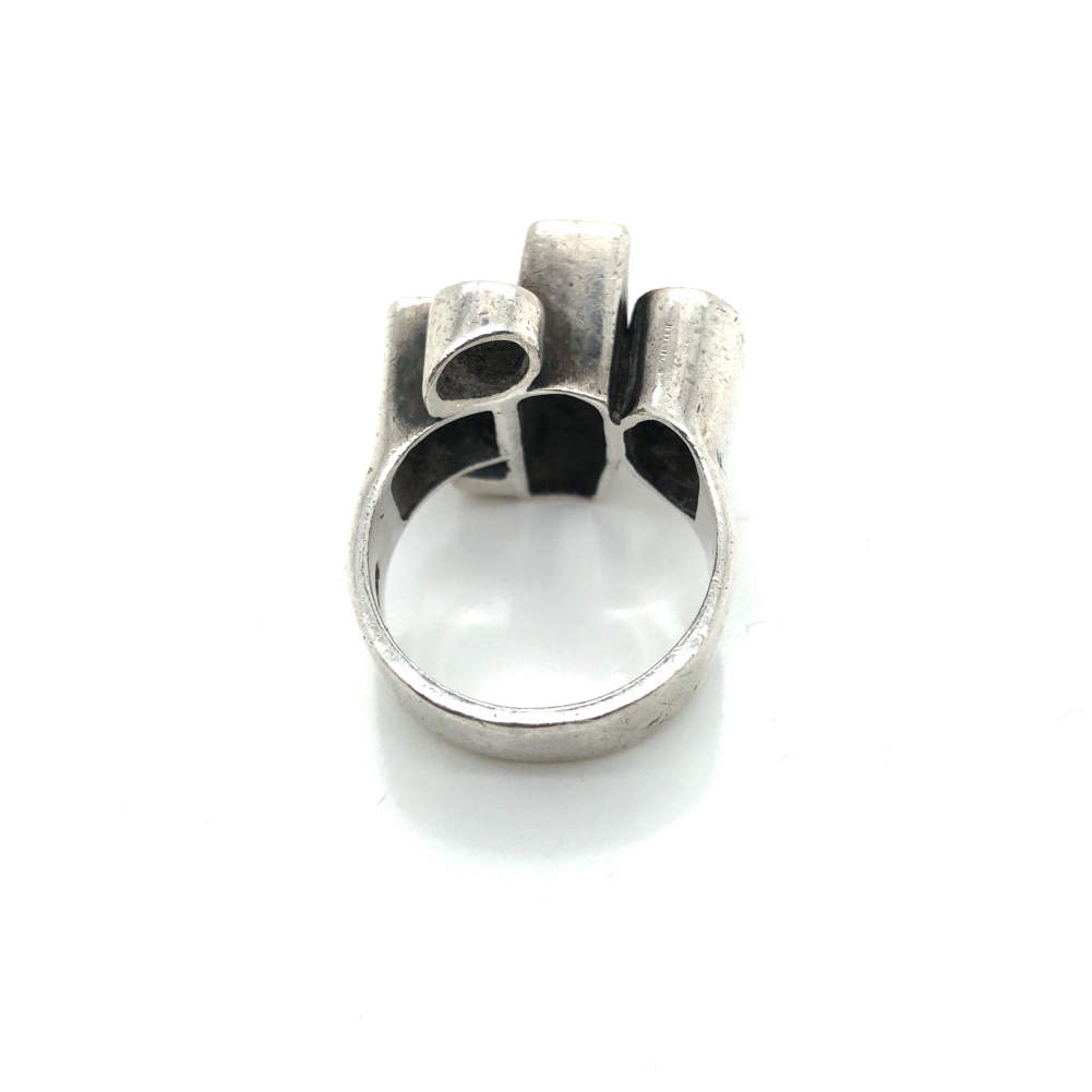 A 1970's CUBISM RING. STAMPED STER, AND INDISTINCT MAKERS MARK, ASSESSED AS SILVER. FINGER SIZE Q, - Image 2 of 4