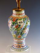 A CHINESE SPIRAL MOULDED BALUSTER VASE MOUNTED AS A TABLE LAMP AND PAINTED IN FAMILLE VERTE