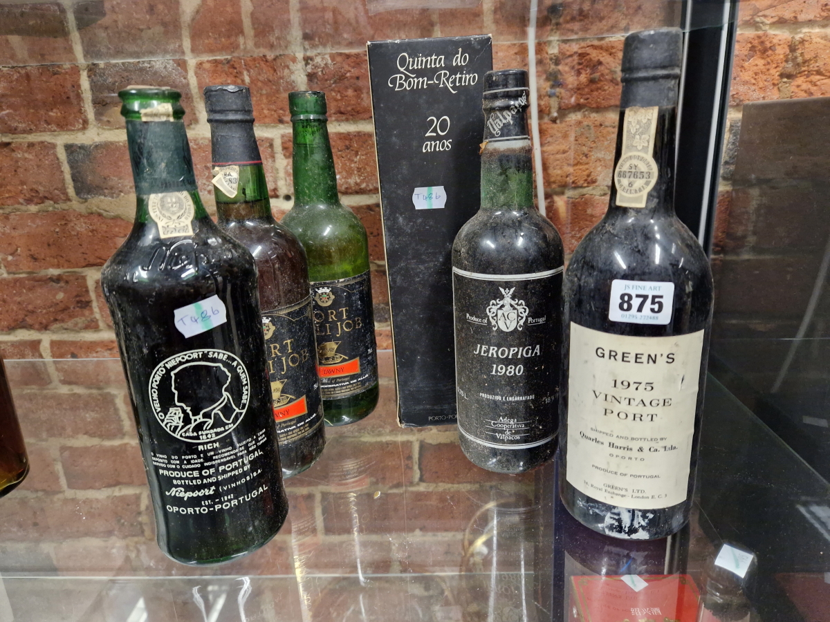 PORT: SINGLE BOTTLES OF GREENS 1975, NIEPOORTS 1979, JEROPIGA 1980 AND QUINTA DO BOM-RETIRO 1988