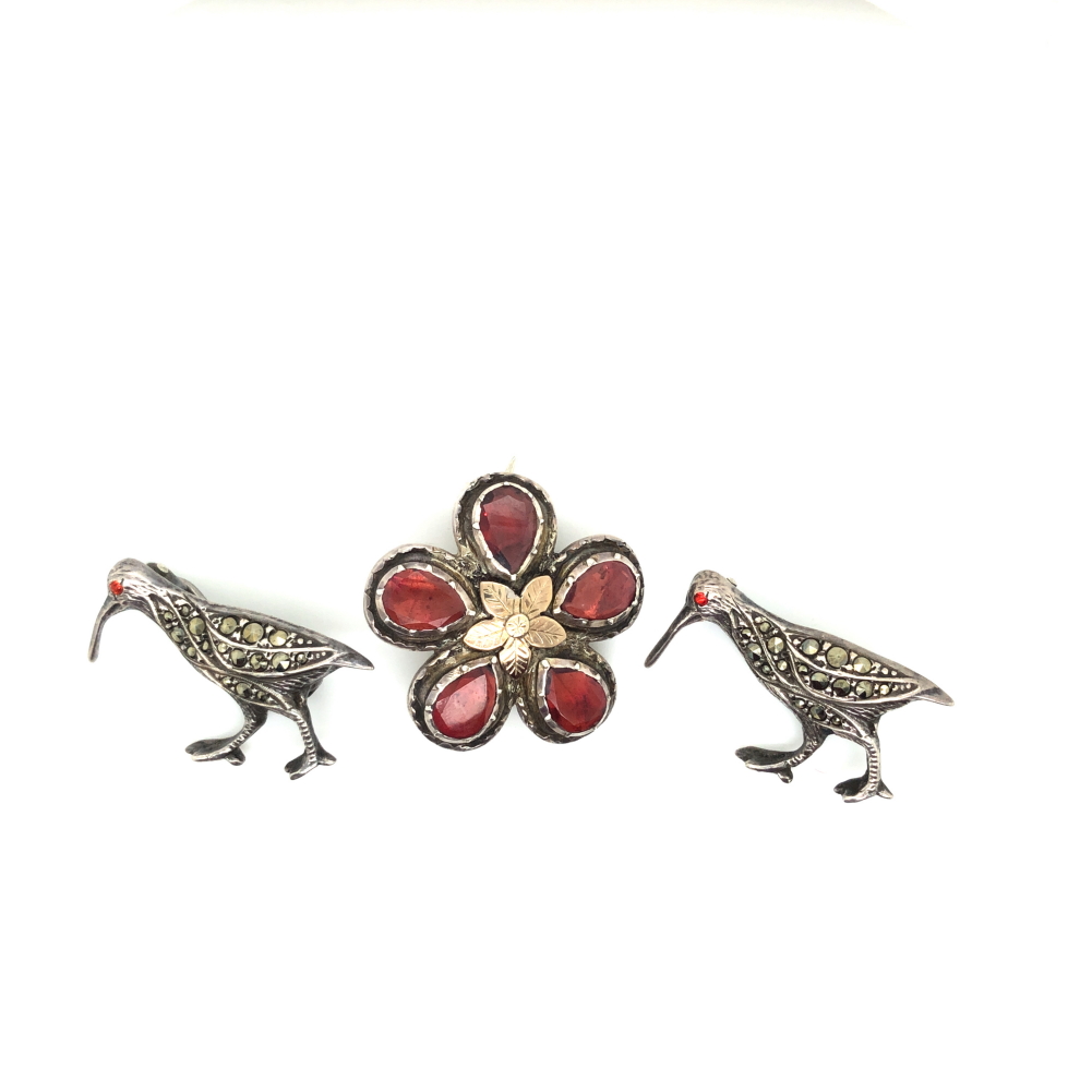A PAIR OF VINTAGE MARCASITE AND SILVER CURLEW BIRD BROOCHES. STAMPED STERLING SILVER, TOGETHER