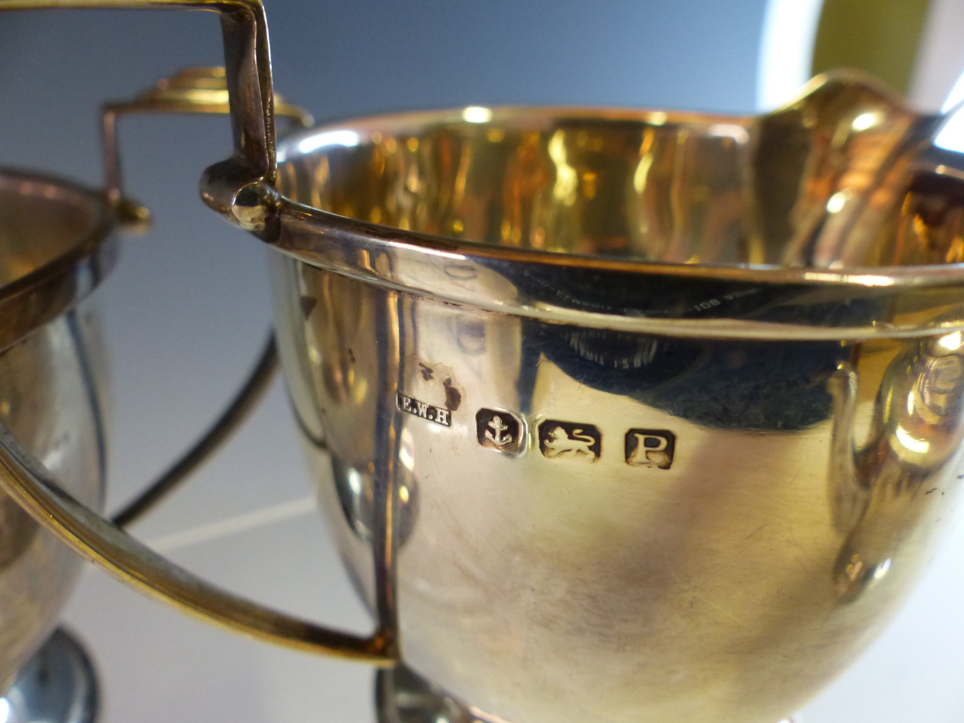 A SILVER FOUR PIECE TEA SET BY ERNEST HAYWOOD, BIRMINGHAM 1939, EACH WITH STEPPED CIRCULAR FEET, THE - Image 4 of 8