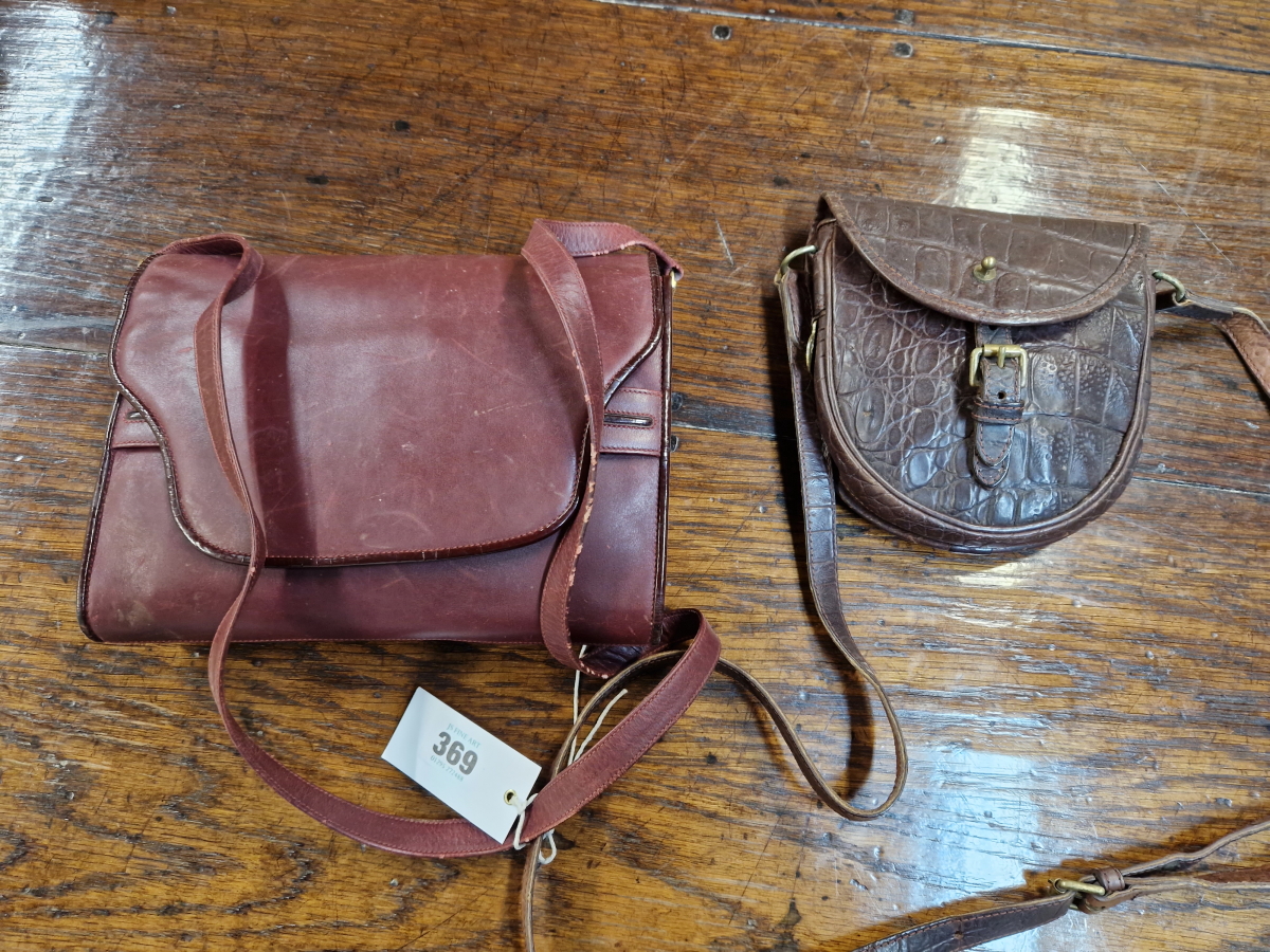 A VINTAGE GUCCI SHOULDER BAG, TOGETHER WITH A SMALL MULBERRY CROSS BODY HANDBAG