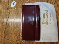 A VIVIENNE WESTWOOD SHOULDER BAG WITH CHAIN STRAP, COMPLETE WITH DUST BAG (26 x 14 cm)