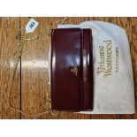 A VIVIENNE WESTWOOD SHOULDER BAG WITH CHAIN STRAP, COMPLETE WITH DUST BAG (26 x 14 cm)