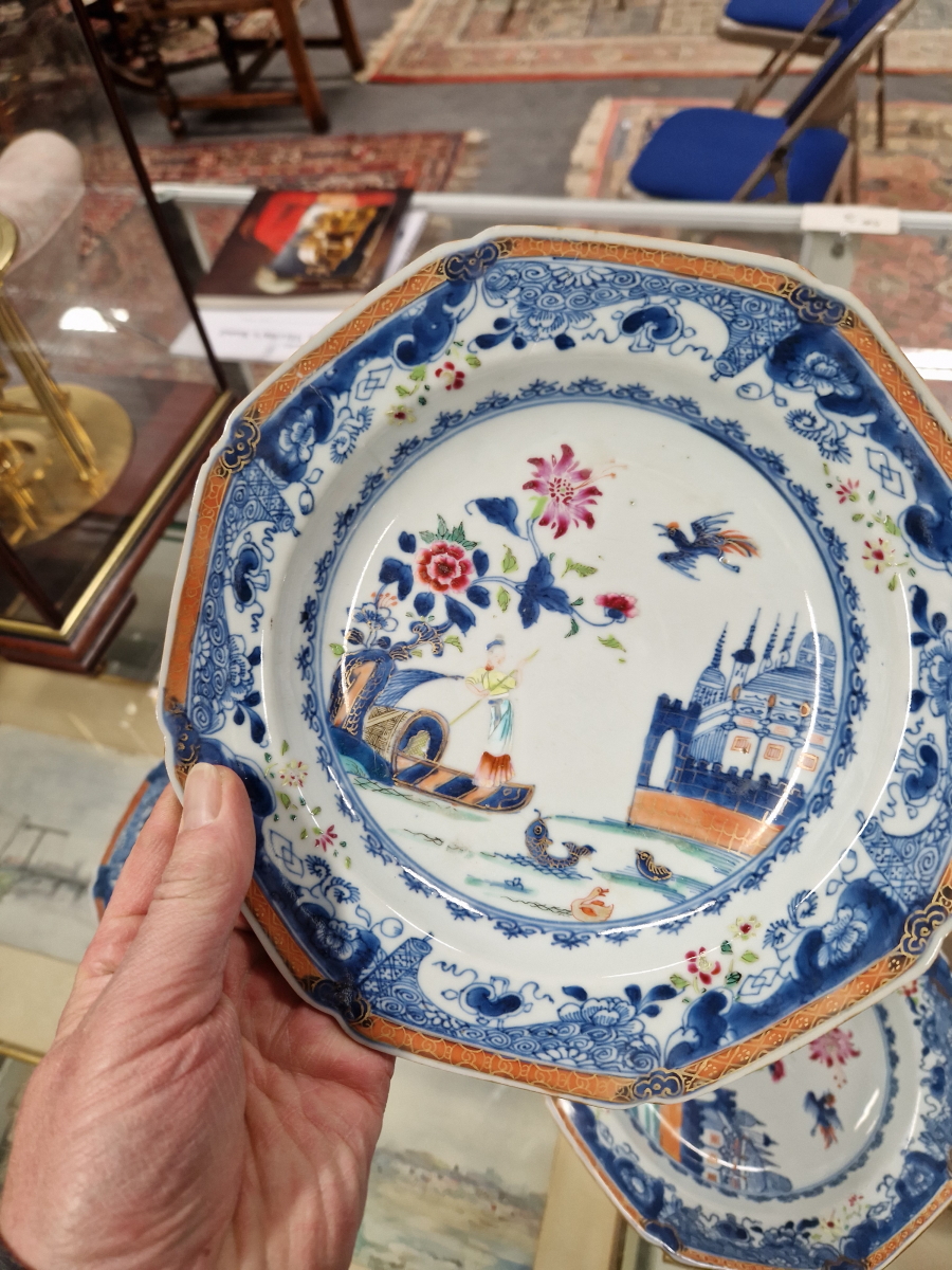 SIX LATE 18th C CHINESE SOUP PLATES PAINTED IN UNDERGLAZE BLUE AND FAMILLE ROSE WITH A LADY - Image 28 of 29