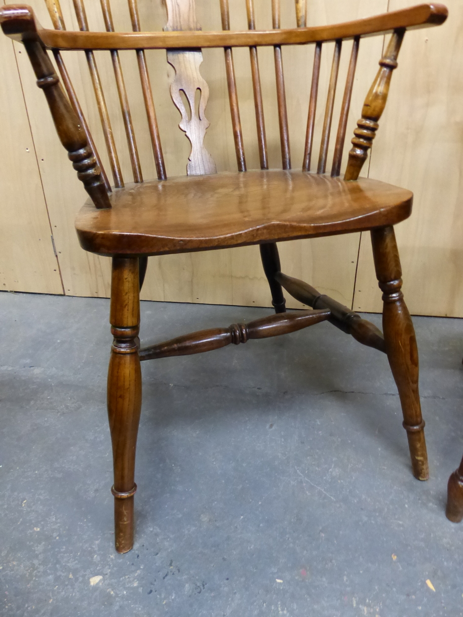 A 19th C. OAK AND ELM LOW BACKED WINDSOR CHAIR WITH CRINOLINE STRETCHER TOGETHER WITH ANOTHER WITH A - Image 4 of 6