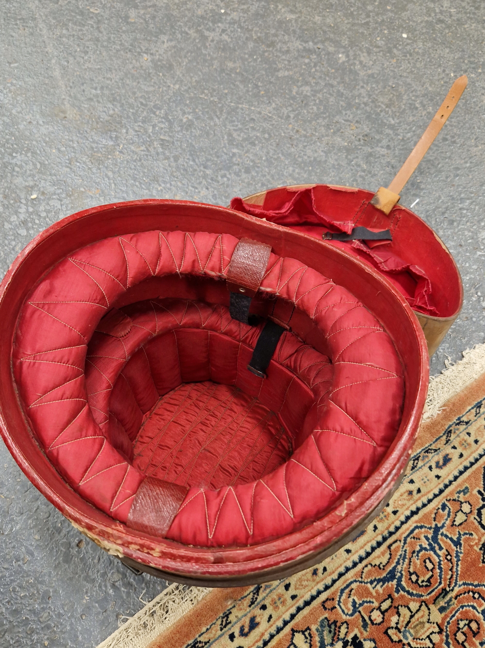 A LEATHER DOUBLE TOP HAT CASE LINED IN RED, TOGETHER WITH A COPPER CIRCULAR PAN WITH RING HANDLES. - Image 6 of 10