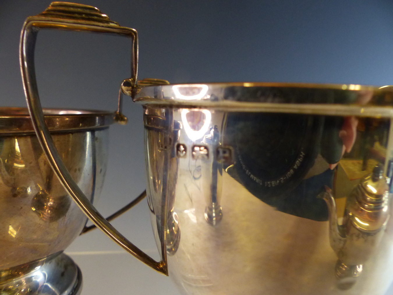 A SILVER FOUR PIECE TEA SET BY ERNEST HAYWOOD, BIRMINGHAM 1939, EACH WITH STEPPED CIRCULAR FEET, THE - Image 3 of 8