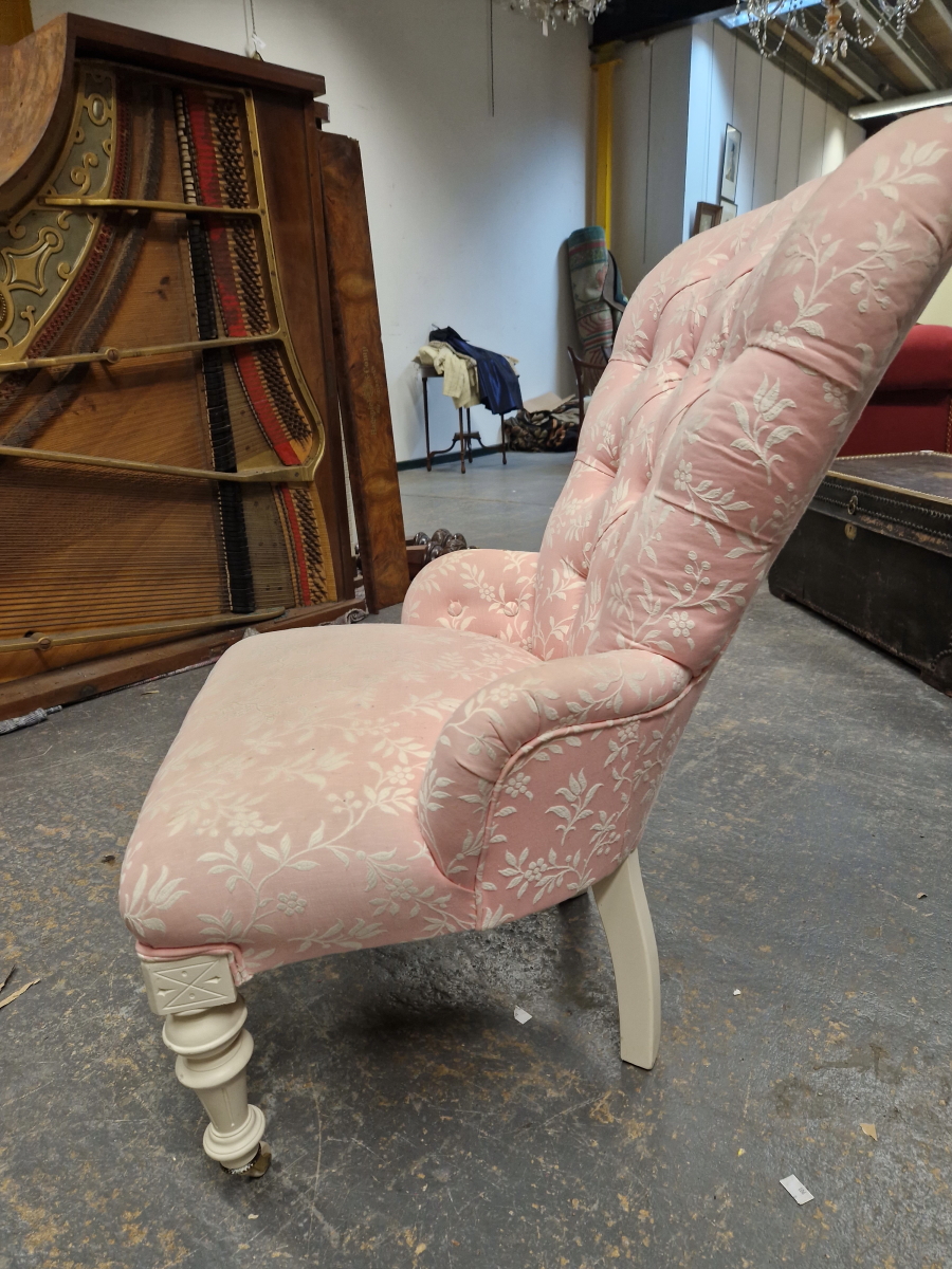 A 19th C. NURSING CHAIR BUTTON UPHOLSTERED IN PINK GROUND MATERIAL WITH WHITE FLORAL PATTERNING, THE - Image 3 of 4