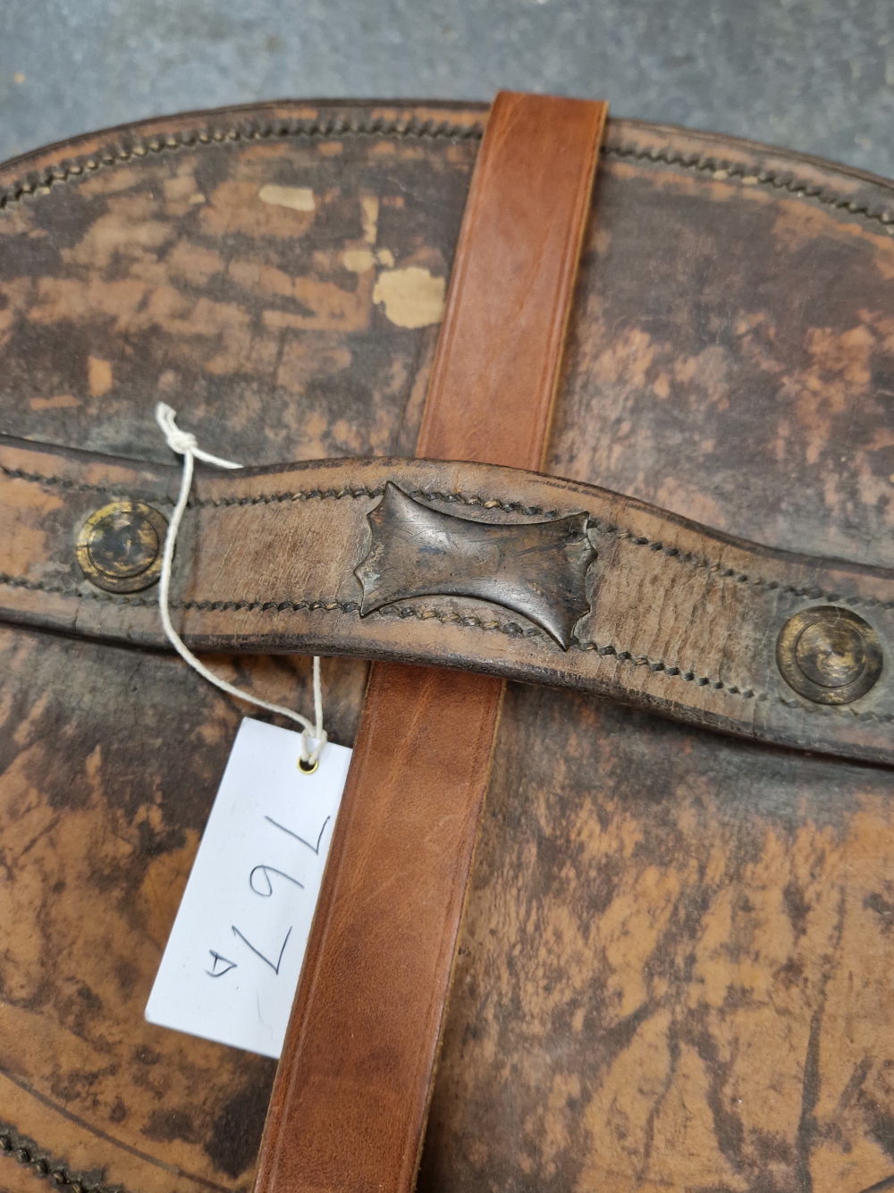 A LEATHER DOUBLE TOP HAT CASE LINED IN RED, TOGETHER WITH A COPPER CIRCULAR PAN WITH RING HANDLES. - Image 5 of 10