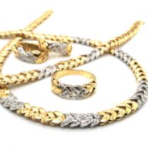 A FOUR PART SUITE OF DIAMOND SET JEWELLERY COMPRISING OF A FLAT COLLAR NECKLACE, AND BRACELET, A