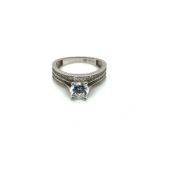 A CUBIC ZIRCONIA MODERN DRESS RING, WITH STONE SET SHOULDERS. STAMPED 585, ASSESSED AS 14ct WHITE