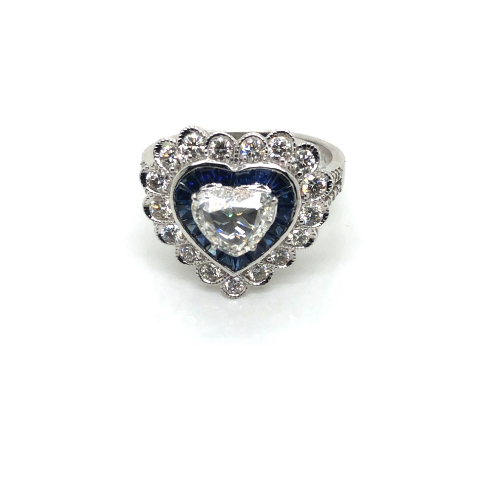 A SAPPHIRE AND DIAMOND HEART SHAPE CLUSTER RING. THE CENTRAL DIAMOND A FANCY CUT SURROUNDED BY A - Image 2 of 3
