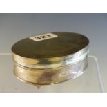 A SILVER OVAL BOX ON FOUR FEET BY STREET & Co. BIRMINGHAM 1910, 79.4 Gms. TOGETHER WITH TWO BOXED
