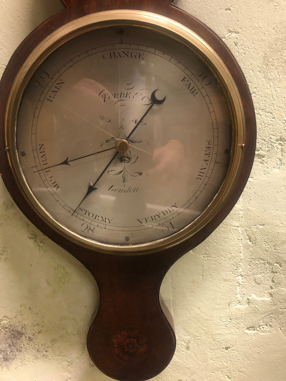 A GEORGE III SHELL AND ROSETTE INLAID MAHOGANY WHEEL BAROMETER BY TORRE OF LONDON, A MERCURY THERMOM - Image 2 of 4