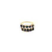 A HALLMARKED 9ct GOLD AND SAPPHIRE DOUBLE ROW HALF HOOP STYLE RING. FINGER SIZE N. WEIGHT 3.06grms.
