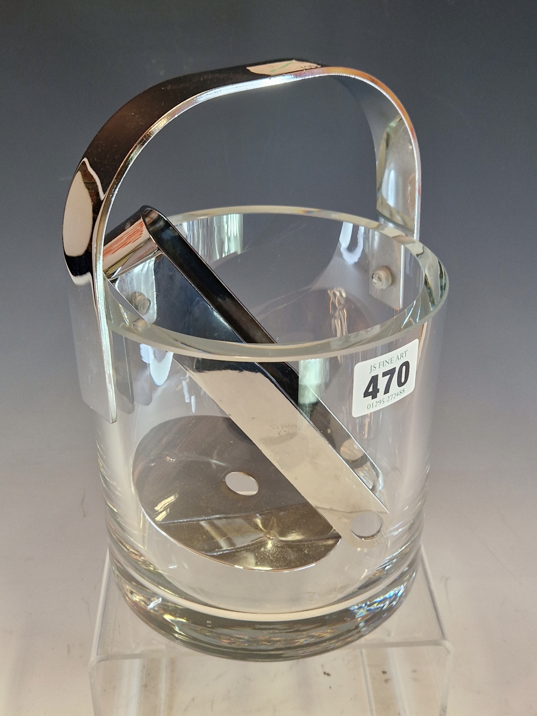 AN ORREFORS CYLINDRICAL GLASS ICE BUCKET WITH CHROME HANDLE, LINER AND TONGS TOGETHER WITH A - Image 2 of 8