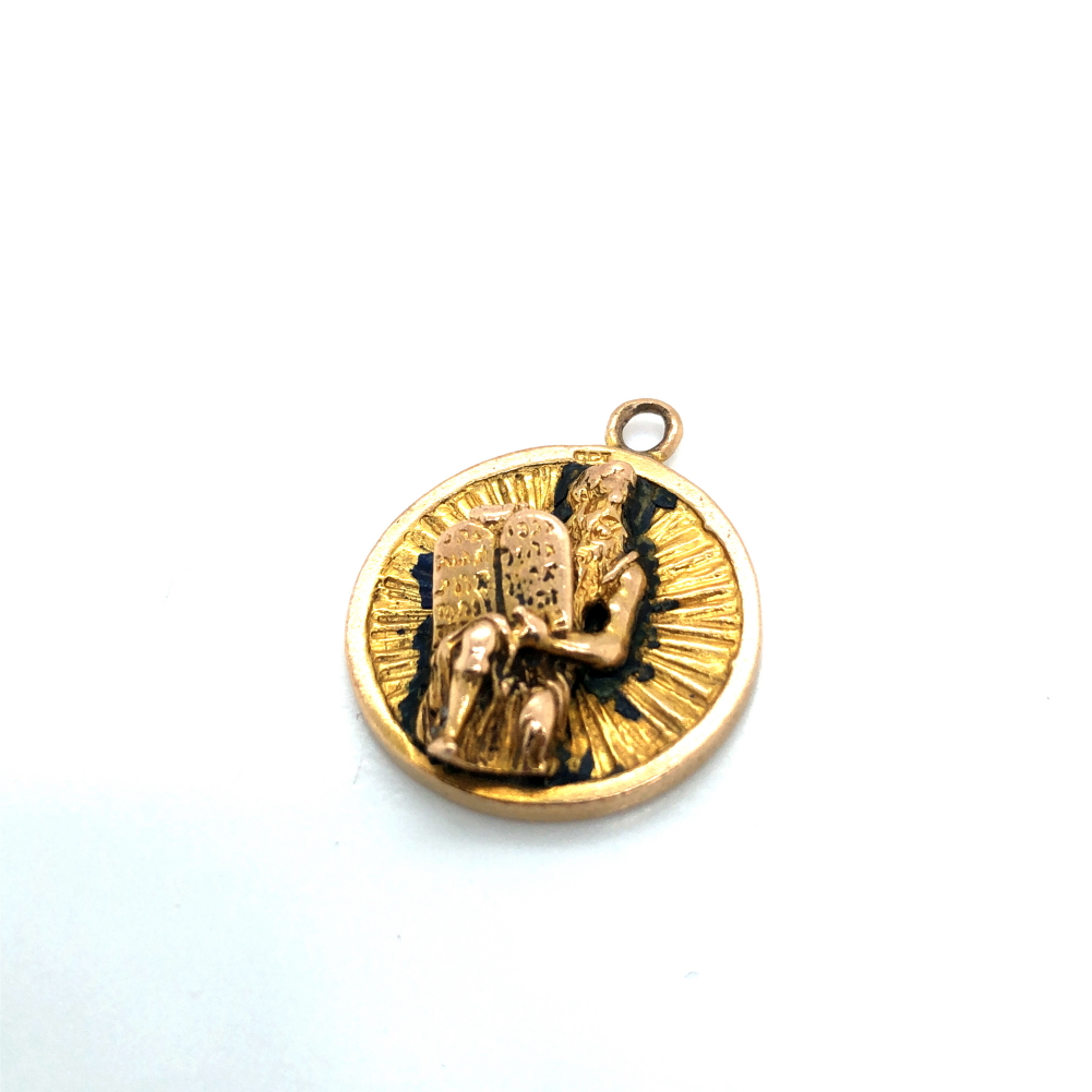 TWO VINTAGE PENDANTS DEPICTING MOSES HOLDING TWO TABLETS OF THE TEN COMMANMENTS. THE LARGE PENDANT - Image 5 of 6
