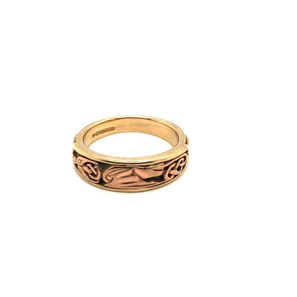 A CLOGAU WELSH 9ct HALLMARKED GOLD DRAGON WING SIGNET TYPE RING. FINGER SIZE S. WEIGHT 7.56grms. - Image 2 of 2