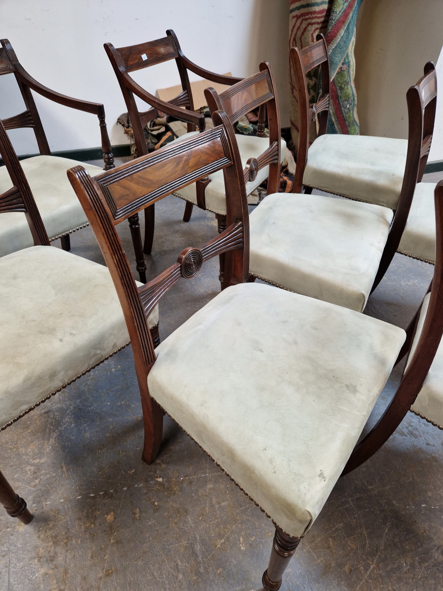 A SET OF EIGHT EARLY 19th C. MAHOGANY CHAIRS INCLUDING TWO WITH ARMS, EACH WITH A REEDED - Image 3 of 6